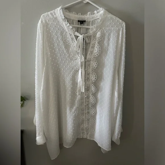 Torrid Women’s Chiffon Clip Dot Ruffle Neck Tie Front Top Blouse White Size 4X - Picture 1 of 12